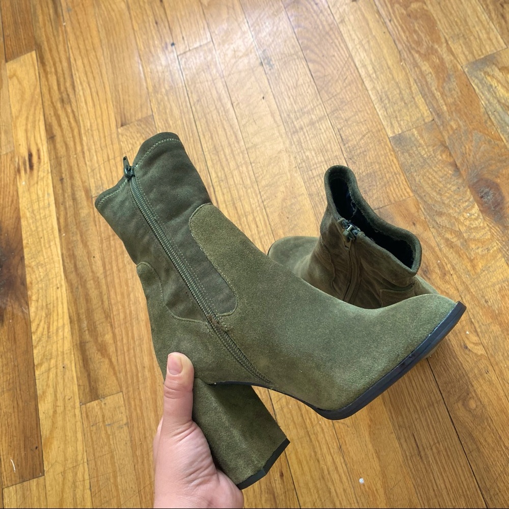 NewwwwwChinese Laundry sock boots, booties green
